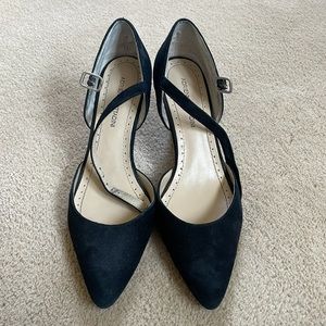 ADRIENNE VITTADINI Black Kidsuede Pointed Toe Ankle Strap Pump